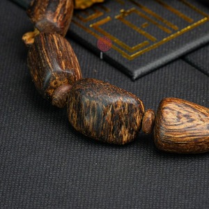 Pulsera de cuentas de madera de agar natural premium rara, auténtica madera de oud de gran tamaño para hombre, joyería hecha a mano. - Product Image 4