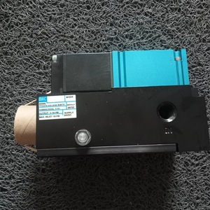 Vanne solénoïde Mac 47A-M20-HDMP-0FA en métal noir pour la production - Product Image 2
