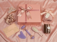 Ensemble cadeau de luxe pour femmes, 9 pièces, avec rouleau facial, Gua Sha, brosse à cheveux, chouchous, montre, bracelet et serviette douce