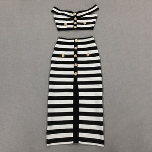 Élégant Ensemble Deux Pièces Rayé <span class=keywords><strong>Noir</strong></span> <span class=keywords><strong>et</strong></span> <span class=keywords><strong>Blanc</strong></span> pour Femme – Haut Court Épaules Dénudées <span class=keywords><strong>et</strong></span> Jupe Midi avec Boutons Dorés, <span class=keywords><strong>Tenue</strong></span> de Soirée Formelle - Product Image 6