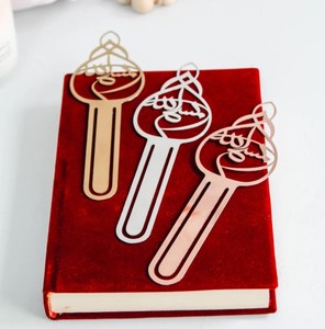 Marque-page en acier inoxydable avec calligraphie <span class=keywords><strong>arabe</strong></span> <span class=keywords><strong>Iqra</strong></span>, art mural moderne en acier inoxydable, amélioré avec un trombone - Product Image 1