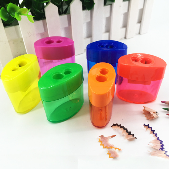Оптовая продажа, Пластиковая точилка для карандашей с двойным отверстием, подходит для заточки бровей