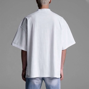 Camiseta Corta de Estilo Urbano, Personalizable con Logotipo, Lisa, 100% Algodón, Blanca, Unisex, Talla Grande - Product Image 4