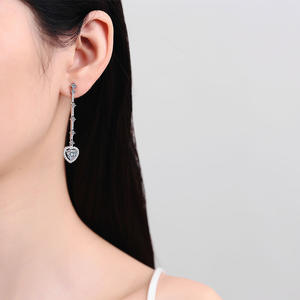 ต่างหูเงินสเตอริ S925สำหรับผู้หญิงต่างหูพู่รูปหัวใจ2ct เพชรโมอิสซาไนต์ต่างหูหวานเหมาะสำหรับสวมใส่ทุกวัน - Product Image 2