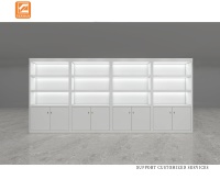 Vitrine murale de luxe en verre trempé et acier inoxydable pour bijoux, design moderne blanc et or, sur mesure pour centre commercial