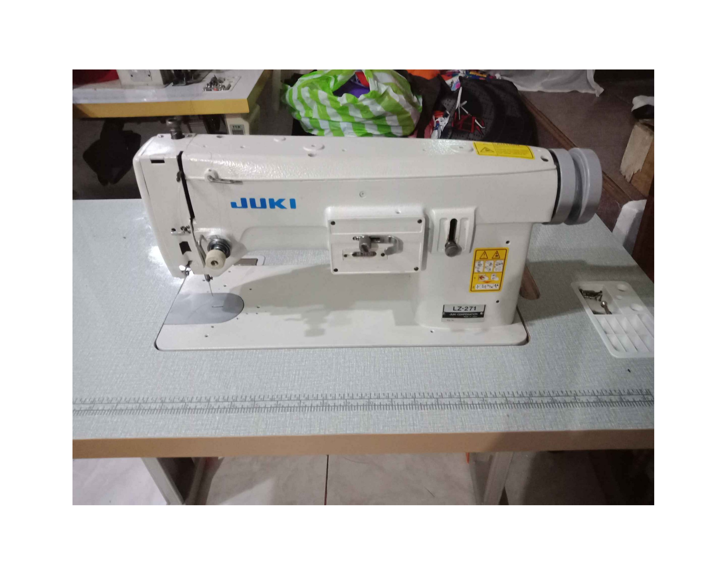 Brand New Jukis Lz 271 Single Needle Zigzag Stitching Machine and Embroidering Sewing Machine For Sale