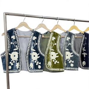 เสื้อแจ็คเก็ตวาร์ซิตี้แขนสั้นปักลายดอกไม้สีน้ำเงินฤดูใบไม้ร่วง แบรนด์ Khushbu Handicraft ผ้าฝ้ายปักมือ คอวี แขนพอง ระบายอากาศได้ดี เหมาะสำหรับฤดูร้อน - Product Image 1