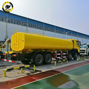 <span class=keywords><strong>Camion</strong></span> cisterna Sinotruk Howo 8x4 a 12 ruote per <span class=keywords><strong>trasporto</strong></span> <span class=keywords><strong>acqua</strong></span>, 25-35 metri cubi, per irrigazione stradale - Product Image 3