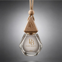 Bouteille de parfum suspendue pour voiture en verre carré de 8 ml avec logo personnalisé, sérigraphiée, vide, rechargeable, diffuseur d'huiles essentielles avec bouchon en bois
