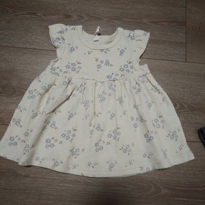 Vestito per Neonati in Cotone 100% con Motivi a Righe e Floreali - Product Image 2
