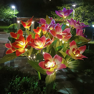 Luces Solares LED para Jardín con Forma de Orquídea, 7 Cabezas, Impermeables, Decoración para Exteriores, Césped, Caminos y Paisajes - Product Image 1