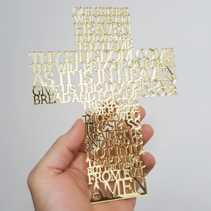 Croix en acrylique découpée au laser de 15 cm de haut avec texte gravé personnalisé. Nom de famille, baptême, baptême, annonce de naissance - Product Image 5