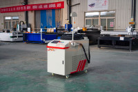 Machine de nettoyage au laser CW efficace pour la rouille, la peinture, l'huile et les graffitis sur le métal et la pierre