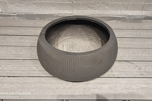 กระถางดอกไม้สีขาวคุณภาพสูง ทันสมัย หรูหรา สำหรับใช้ภายนอกบ้าน วางบนพื้น ทนทาน น้ำหนักเบา ความจุ 15 ลิตร ทำจากไฟเบอร์กลาสและคอนกรีตขนาดใหญ่ - Product Image 3