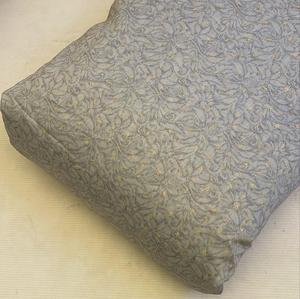 Tissu en soie Chanderi luxueux, léger et doux, idéal pour les saris de créateurs, les tenues de soirée et les vêtements traditionnels indiens - Product Image 1