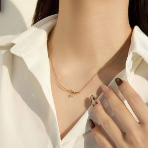 Collar con Colgante de Zirconia 5A en Forma de Barra Geométrica con Lazo, Cadena de Eslabones de Plata 925, Diseño Minimalista y Elegante de Dylam - Product Image 6
