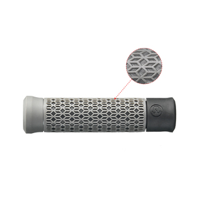 Poignées de guidon de vélo en caoutchouc souple bicolore GC 171B, diamètre 22,2 mm, antidérapantes, design ergonomique pour le confort du cyclisme en VTT - Product Image 1