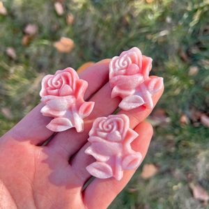 Artigianato in Cristallo Intagliato di Pietra Naturale Curativa, Fiore di Rosa in Opale Rosa Piatto per Decorazione - Product Image 3