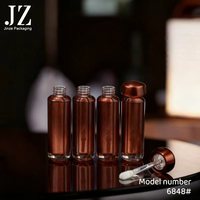 Tube de brillant à lèvres d'emballage en plastique de Jinze avec le nouveau conteneur de glaçage de lèvre de conception chic de pointe mince