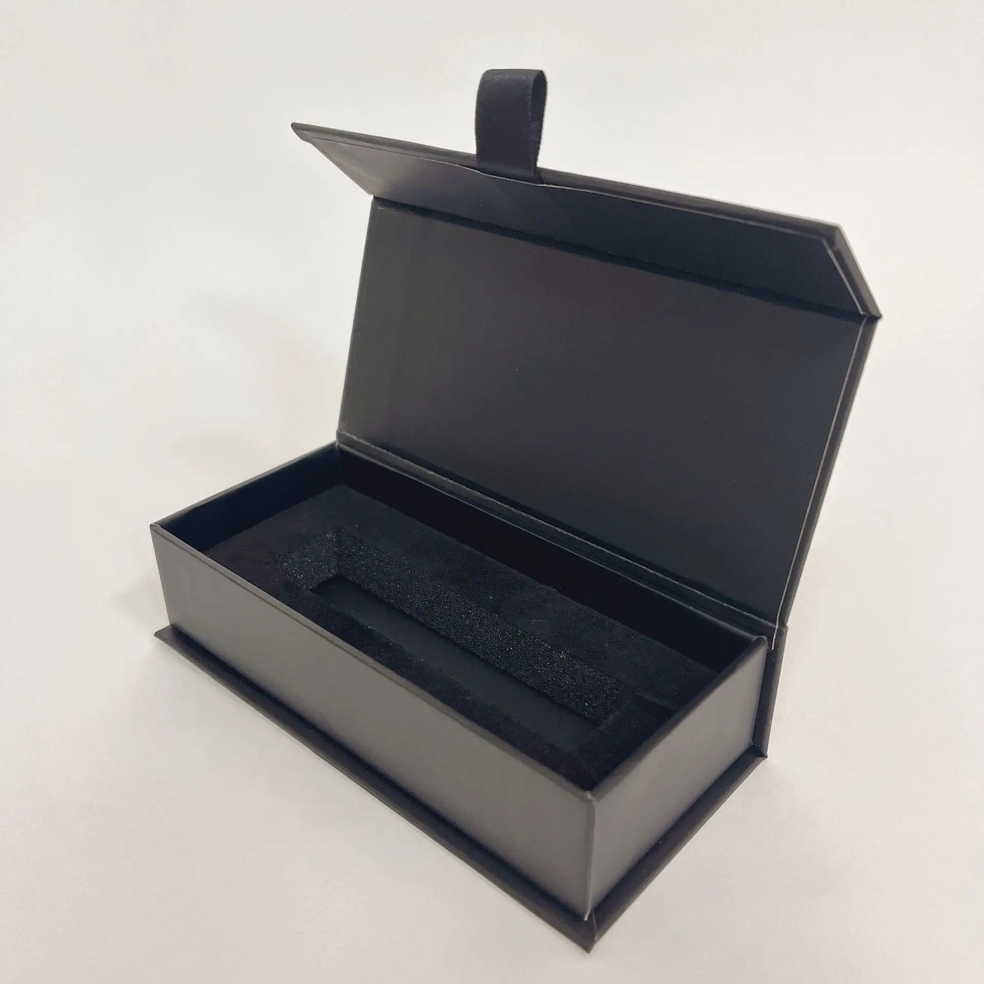 Lozione di profumo nera opaca di lusso personalizzata scatola di imballaggio regalo in cartone rigido scatola magnetica con inserto in schiuma