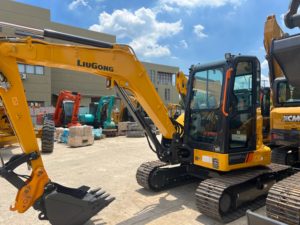 รถขุดตีนตะขาบ Liugong 9055F ของแท้ใหม่เอี่ยม ความลึกขุดสูงสุด 3.45 เมตร ห้องโดยสารออกแบบเพื่อมนุษย์ พร้อมตัวเลือกควิกคัปเปลอร์ - Product Image 2