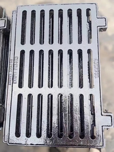 <span class=keywords><strong>Grille</strong></span> rectangulaire carrée de sécurité routière adaptée à une utilisation en extérieur <span class=keywords><strong>Grille</strong></span> de drainage en fonte robuste <span class=keywords><strong>D400</strong></span> - Product Image 3