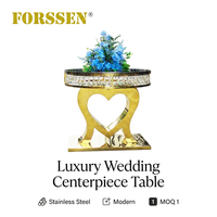 Mesa de Pastel Moderna de Lujo en Forma de Corazón de Acero Inoxidable Dorado para Eventos de Boda