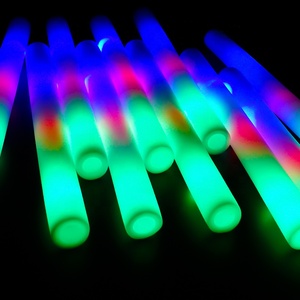 Venta caliente Precio de fábrica Personalizado Venta al por mayor Suministros para fiestas Espuma intermitente multicolor LED Light up Foam Sticks Led Foam Glow Stick - Product Image 3