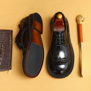 Chaussures d'affaires formelles en cuir véritable pour hommes, à bout rond, brillantes, gravées, respirantes, antidérapantes, légères, 2026 - Product Image 4