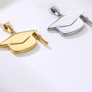Olivia personalizado Acero inoxidable moda graduación sombrero colgante impermeable Cutiing estilo 18K oro encanto para hombres mujeres - Product Image 1