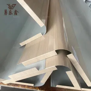 Алюминиевый шпон перфорированный алюминиевый шпон деревянное зерно для внутреннего и наружного декорирования потолочный алюминиевый шпон