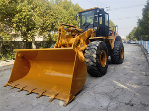 Chargeuse sur pneus CAT 966H d'occasion, puissance stable, idéale pour les projets de manutention de gravier et de roches. - Product Image 2