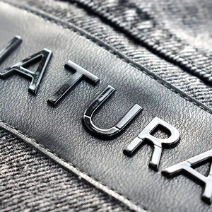 <span class=keywords><strong>Etichette</strong></span> Termoadesive Personalizzate in TPU con Logo Metallico Ecologico <span class=keywords><strong>per</strong></span> <span class=keywords><strong>Abbigliamento</strong></span> Sportivo - Product Image 3