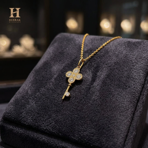 จี้เพชรรูปกุญแจสุดหรู สร้อยคอทอง 14K เครื่องประดับมินิมอลสุดประณีต - Product Image 1
