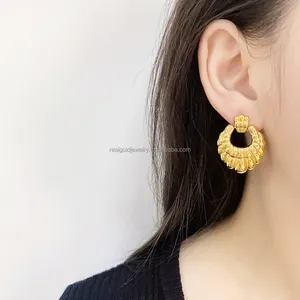 Gioielli alla moda semplici orecchini in ottone con Design unico per la donna grande bella oro colore placcato ottone orecchino all'ingrosso