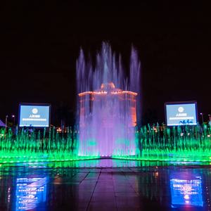 Fontaine musicale interactive à grande surface sèche pour l'extérieur, pour les places et les centres commerciaux - Product Image 2