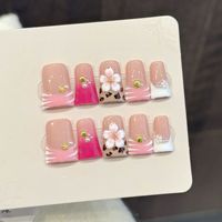 Diseño #605 Dropshipping Lujo 3D Flor Uñas postizas Alta calidad Forma de pico de pato corto Francés Hecho a mano Prensa en uñas