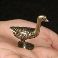 1 pièce Ornement créatif antique en laiton et cuivre en forme de canard ou d'oie, figurine de thé, décoration de bureau, objet de collection en métal