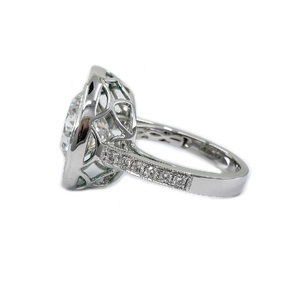 Production rapide de bijoux spécialisés de haute qualité en or blanc massif 18 carats avec diamant et émeraude d'Afrique, sertissage clos pour mariage - Product Image 3