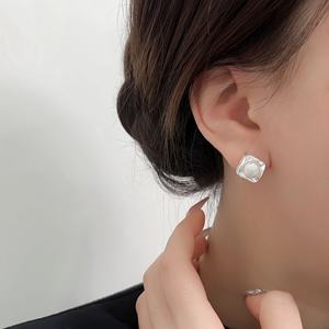 Dernières nouveautés : boucles d'oreilles pour femmes en argent 925 plaqué or, nacre blanche, style coréen, tendance et à la mode. - Product Image 5