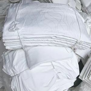 Stracci di <span class=keywords><strong>cotone</strong></span> bianchi usati per letto, <span class=keywords><strong>in</strong></span> balle, 100% <span class=keywords><strong>cotone</strong></span>, per industria e officina del Maine - Product Image 2
