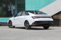 Nouvelle Hyundai Elantra Luxe 2025 – Berline 5 places à essence, automatique, traction avant, vitesse maximale 190 km/h pour adultes