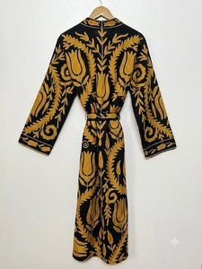 Bata Kimono Bordada Suzani Hecha a Mano, Ligera, Estilo Boho, para Usar como Cubrecamisola, Chaqueta Larga de Invierno, Prenda Casual para Combinar en Capas - Product Image 3