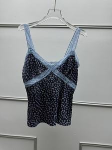 Haut de camisole pour femme style Pure Desire, col en V profond, dentelle, sans manches, imprimé floral, coupe ajustée - Product Image 2