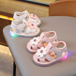 Sandales d'été pour bébé fille, style princesse Baotou, avec lumières LED, semelles souples, pour la marche - Product Image 1