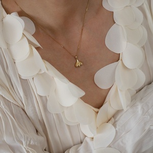 Collar de joyería de acero inoxidable con diseño de falda de sirena y abanico, chapado en oro de 18k, resistente al deslustre, para mujer - Product Image 1