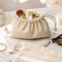 Pochette cosmétique de luxe beige en cuir PU gaufré avec logo personnalisé, sac à cordon anti-poussière, sac cadeau maquillage gaufré, vente en gros usine