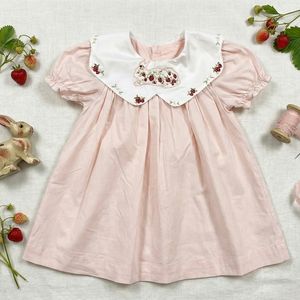 Encantador Vestido para Bebé Niña con Cuello Peter Pan Bordado con Fresas, Tela de Algodón Suave, Vestido de Manga Corta para Bebés - Product Image 3