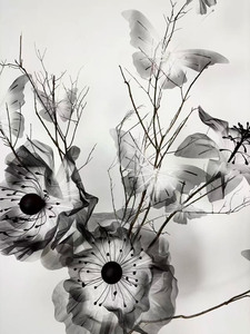 N571 Fleurs de pavot artificielles géantes en organza noir faites à la main pour la décoration de mariage, de fête, de vitrine de centre commercial - Product Image 6