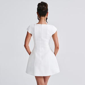 Vestido Mini Rojo de Manga Corta con Cuello Cuadrado para Mujer, Elegante para la Noche - Product Image 3